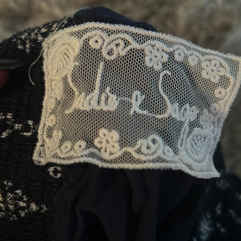 Shorts - Picture 3 of 5